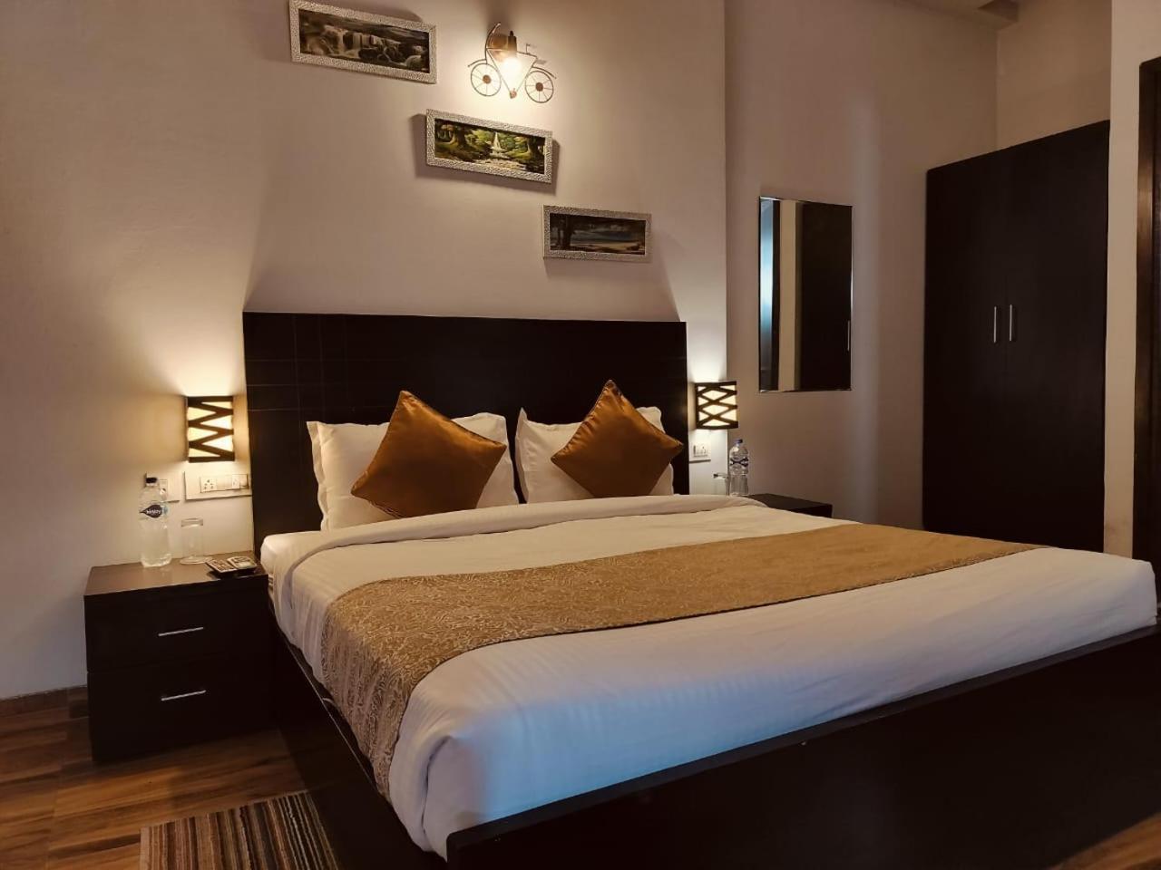 Pearl Suites At Omex Entrenity Vrindavan Exterior photo