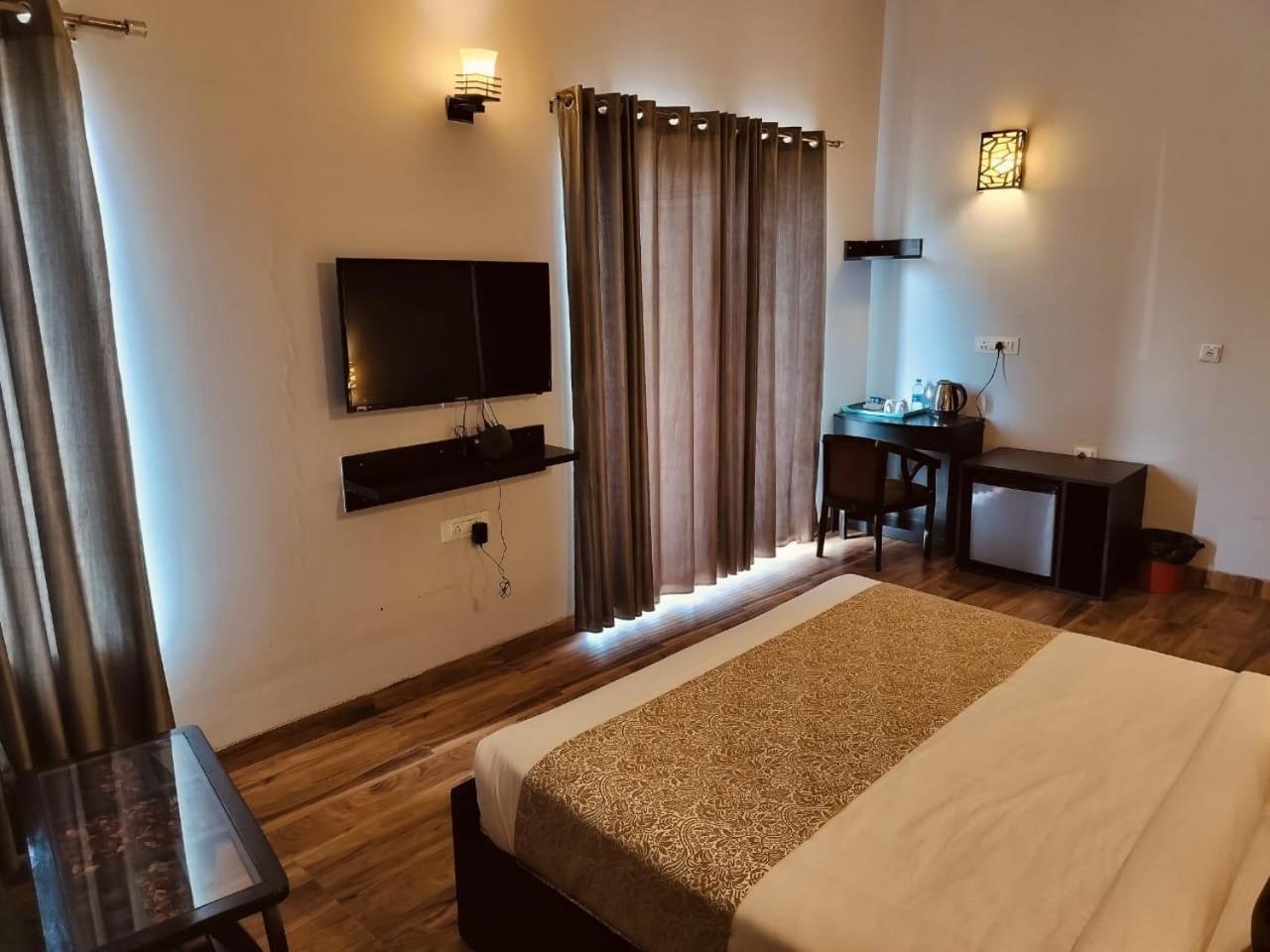 Pearl Suites At Omex Entrenity Vrindavan Exterior photo