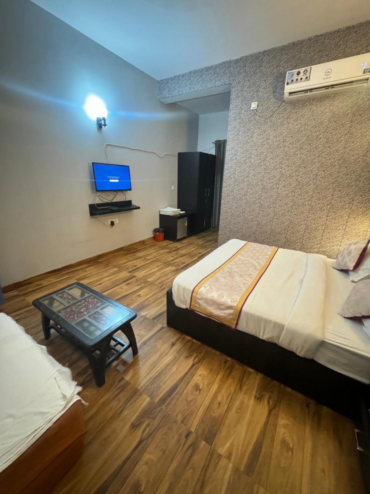 Pearl Suites At Omex Entrenity Vrindavan Exterior photo